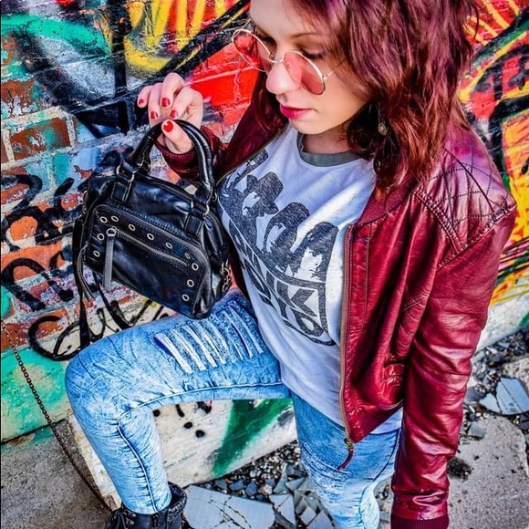 Meet your Posher, Alyssa - Picture 6 of 6